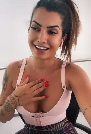 2. Captivating Marina Ferrari Shows Cleavage in Pink Crop Top