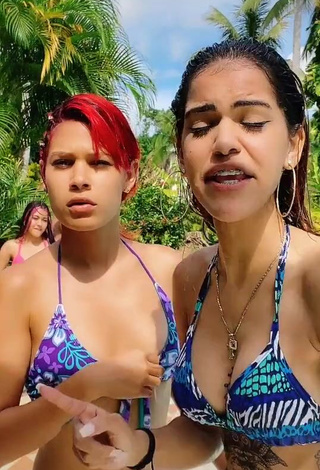 2. Irresistible Melissa Rodriguez Shows Cleavage in Bikini