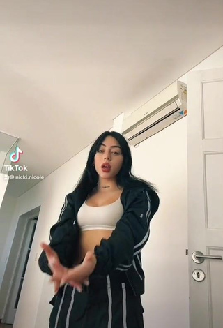 1. Erotic Nicki Nicole Shows Cleavage in White Crop Top