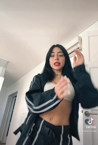 Erotic Nicki Nicole Shows Cleavage in White Crop Top