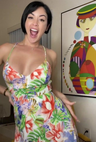 2. Sweetie Imaray Ulloa Shows Cleavage in Floral Dress and Bouncing Boobs