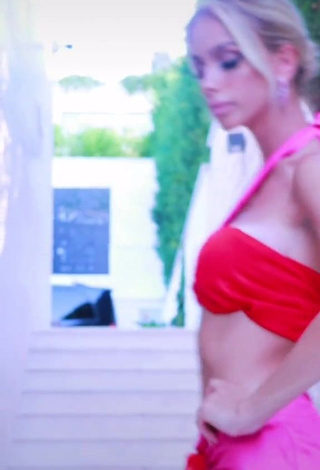 3. Irresistible Sara Damnjanović in Red Crop Top