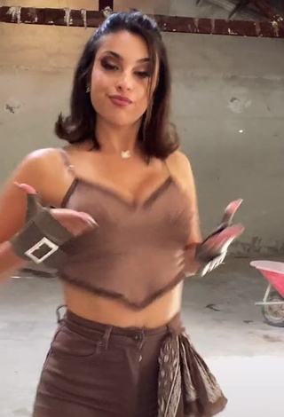 Erotic Victoria Caro Shows Cleavage in Brown Crop Top and Bouncing Boobs