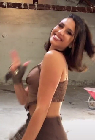 3. Erotic Victoria Caro Shows Cleavage in Brown Crop Top and Bouncing Boobs