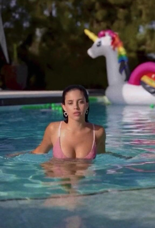 1. Hot Victoria Caro in Pink Bikini at the Pool