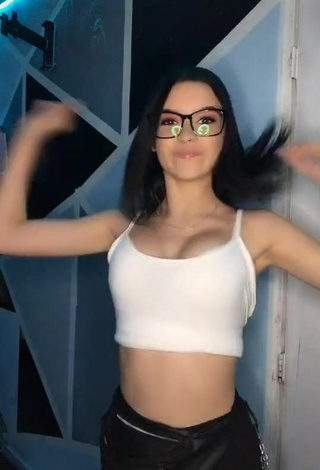 Captivating Abigail Glezz Shows Cleavage in White Crop Top and Bouncing Tits