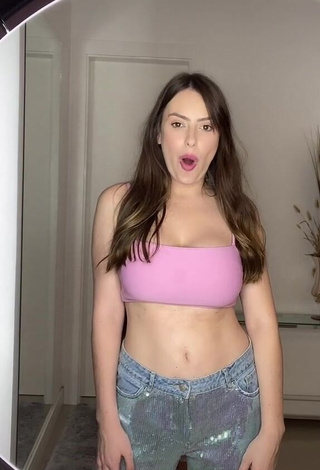 Erotic Amanda Domenico Shows Cleavage in Crop Top