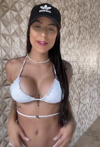 1. Captivating Amanda Ferreira Shows Cleavage in White Bikini