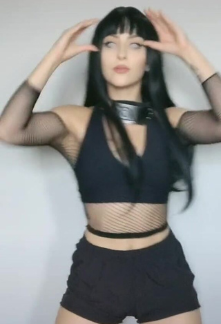 1. Irresistible Anny Kelly Almeida in Black Crop Top while Twerking