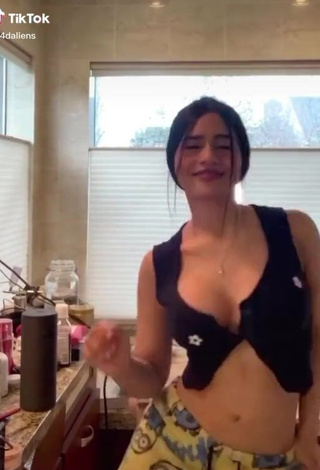 Sexy Barbara Ramirez Shows Cleavage in Black Crop Top