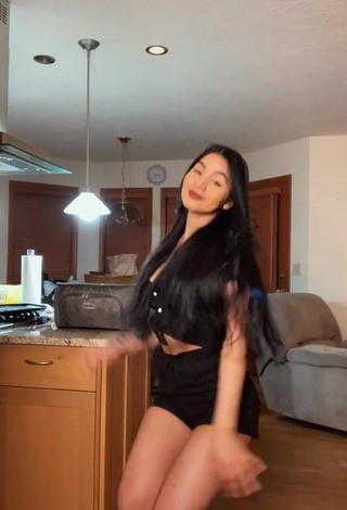 Hottie Barbara Ramirez Shows Cleavage in Black Crop Top