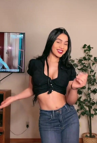 1. Irresistible Barbara Ramirez Shows Cleavage in Black Crop Top