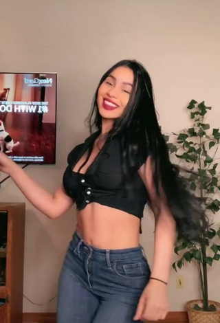 3. Irresistible Barbara Ramirez Shows Cleavage in Black Crop Top