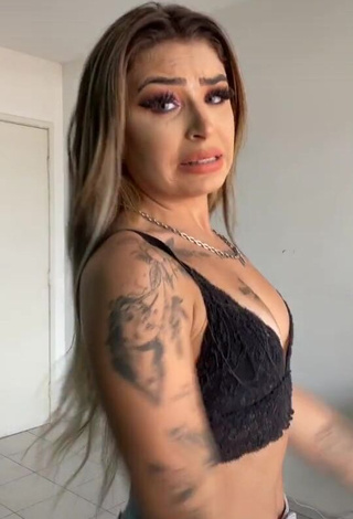 1. Cute Bárbara in Black Crop Top