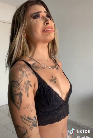3. Cute Bárbara in Black Crop Top