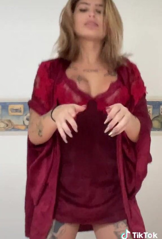 3. Erotic Bárbara Shows Cleavage in Red Dress