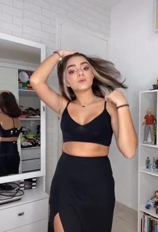 1. Irresistible Bela Almada Shows Cleavage in Black Crop Top and Bouncing Breasts