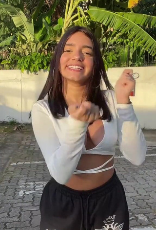 3. Erotic Bela Almada Shows Cleavage in White Crop Top and Bouncing Boobs