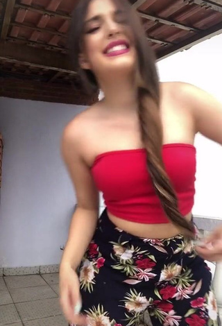 1. Erotic Bya Kessey in Red Tube Top while Twerking