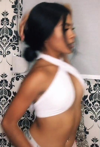 2. Captivating Dayana in White Crop Top