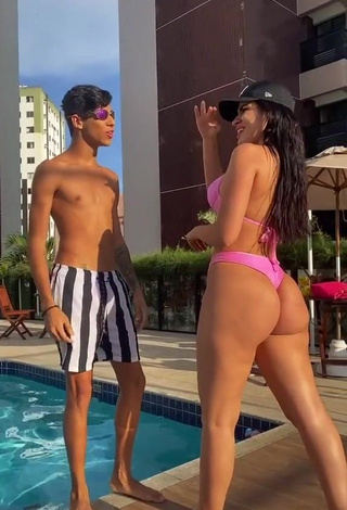 Seductive Dine Azevedo Shows Butt at the Swimming Pool