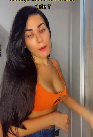 3. Captivating Dine Azevedo Shows Cleavage in Orange Crop Top