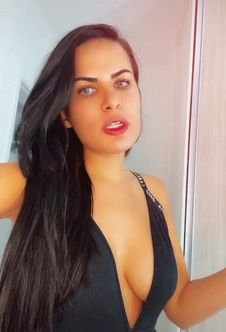 3. Dine Azevedo Demonstrates Pretty Cleavage