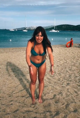 3. Irresistible Eleonora Olivieri Shows Cleavage in Turquoise Bikini at the Beach and Bouncing Tits