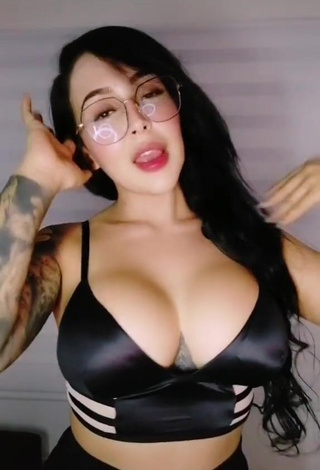 Eve Herrera Looks Beautiful in Black Crop Top and Bouncing Tits