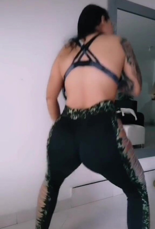 1. Alluring Eve Herrera Shows Butt while Twerking