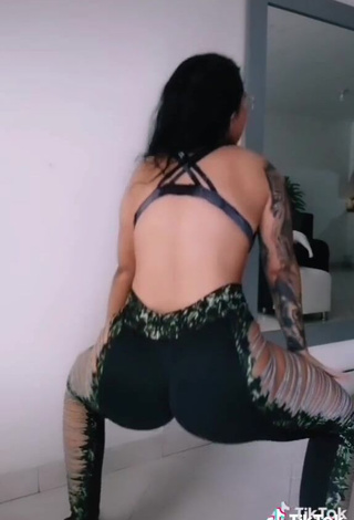 3. Alluring Eve Herrera Shows Butt while Twerking