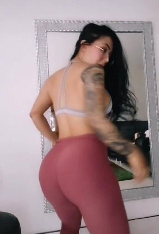 Irresistible Eve Herrera in Grey Bra while Twerking