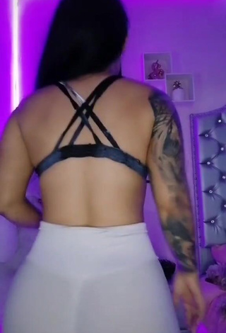 1. Elegant Eve Herrera Shows Big Butt