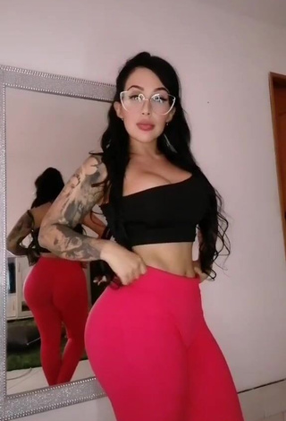 3. Pretty Eve Herrera Shows Big Butt