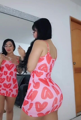 3. Cute Eve Herrera Shows Big Butt