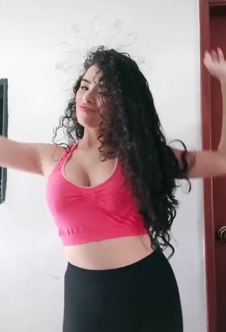 1. Erotic Gleidy Rojas Shows Cleavage in Pink Sport Bra and Bouncing Boobs