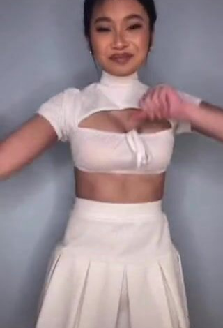 1. Irresistible Taylah Albert in Crop Top and Bouncing Boobs