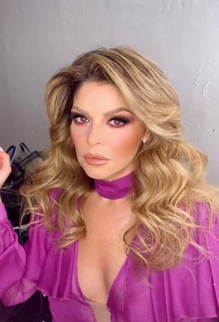 1. Erotic Tati Cantoral Shows Cleavage