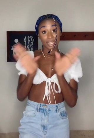 1. Hottie Oluwanifewa Agunbiade Shows Cleavage in White Crop Top and Bouncing Boobs