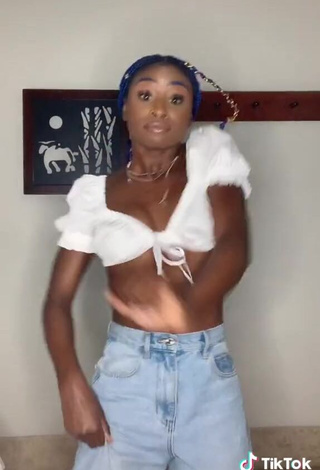 Hottie Oluwanifewa Agunbiade Shows Cleavage in White Crop Top and Bouncing Boobs