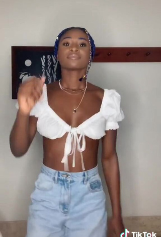 3. Hottie Oluwanifewa Agunbiade Shows Cleavage in White Crop Top and Bouncing Boobs