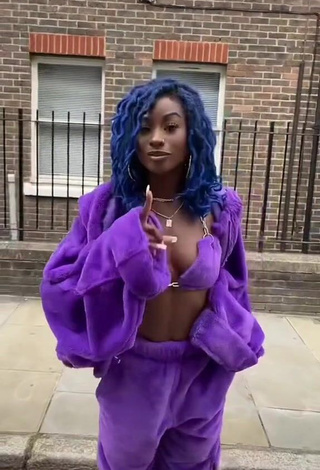 Erotic Oluwanifewa Agunbiade Shows Cleavage in Violet Bikini Top in a Street