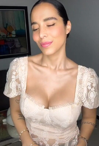 1. Sweetie Jessi Pereira Shows Cleavage in Beige Top