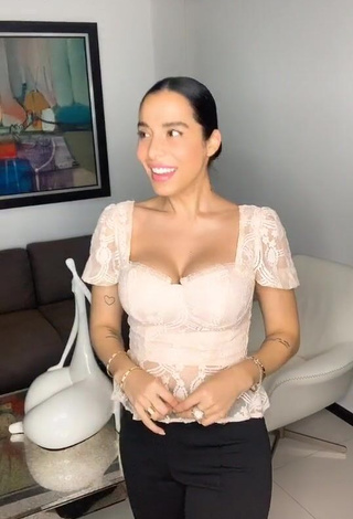 Sweetie Jessi Pereira Shows Cleavage in Beige Top