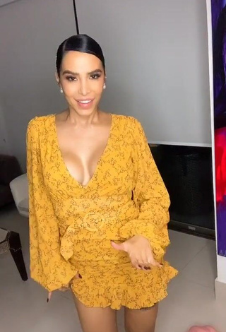 Sexy Jessi Pereira Shows Cleavage in Yellow Dress