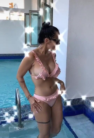 1. Cute Jessi Pereira Shows Cleavage in Pink Bikini at the Swimming Pool (Side Boob)