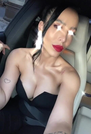 1. Jessi Pereira is Showing Hot Cleavage in a Car