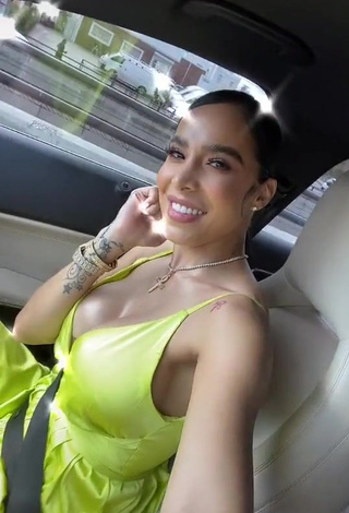 3. Fine Jessi Pereira Shows Cleavage in Sweet Green Dress in a Car