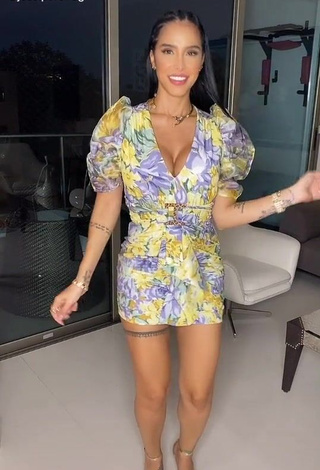 1. Wonderful Jessi Pereira Shows Cleavage in Floral Dress and Bouncing Tits