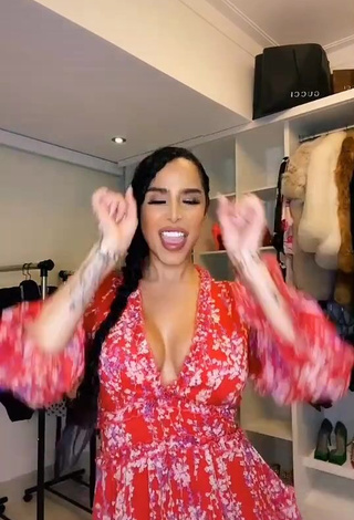 3. Hottest Jessi Pereira Shows Cleavage in Floral Dress and Bouncing Boobs